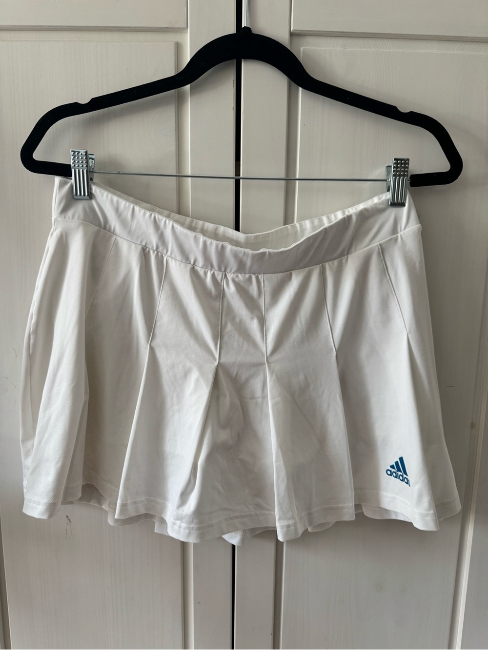ADIDAS Women's Pleated Tennis Skort White with Blue Logo Large